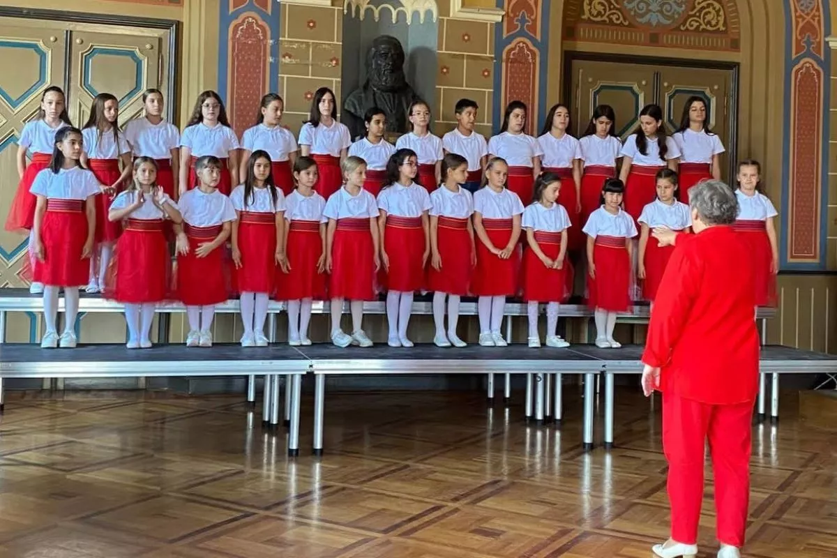 Hor učenika mlađih razreda OŠ Milan Rakić