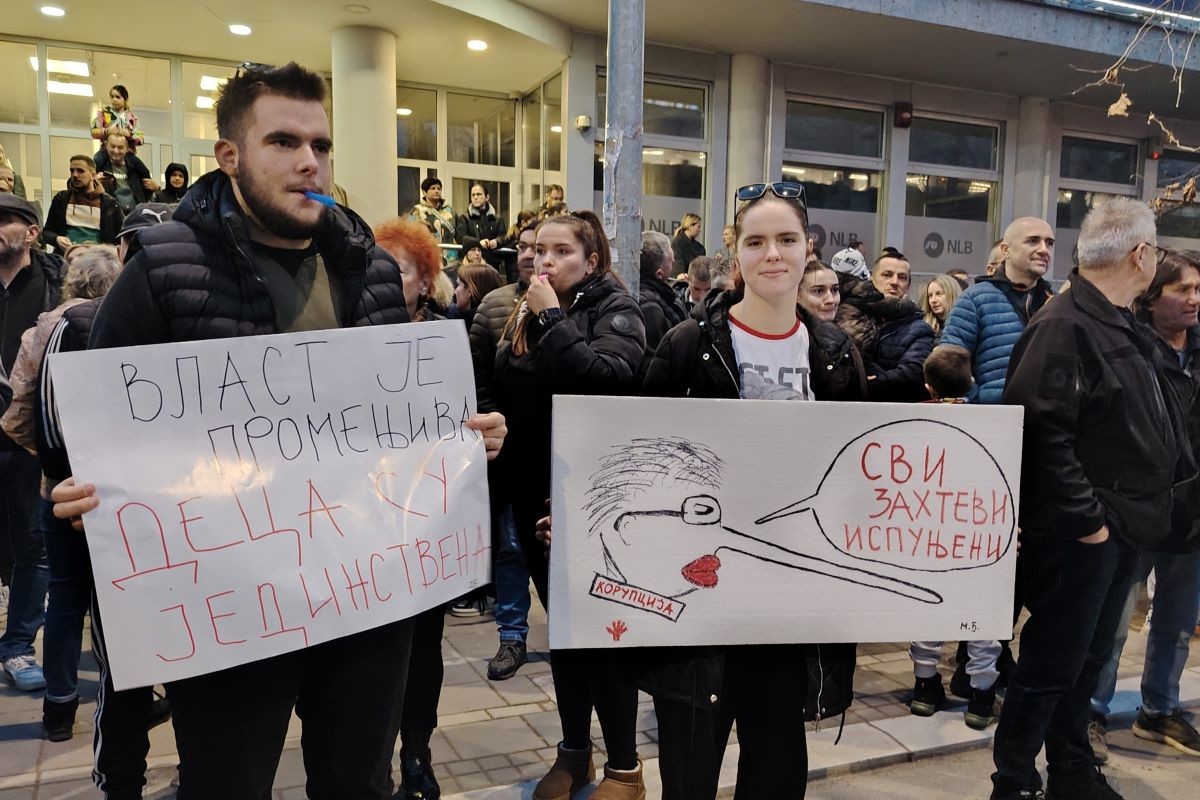 Gimnazijalci u protestu