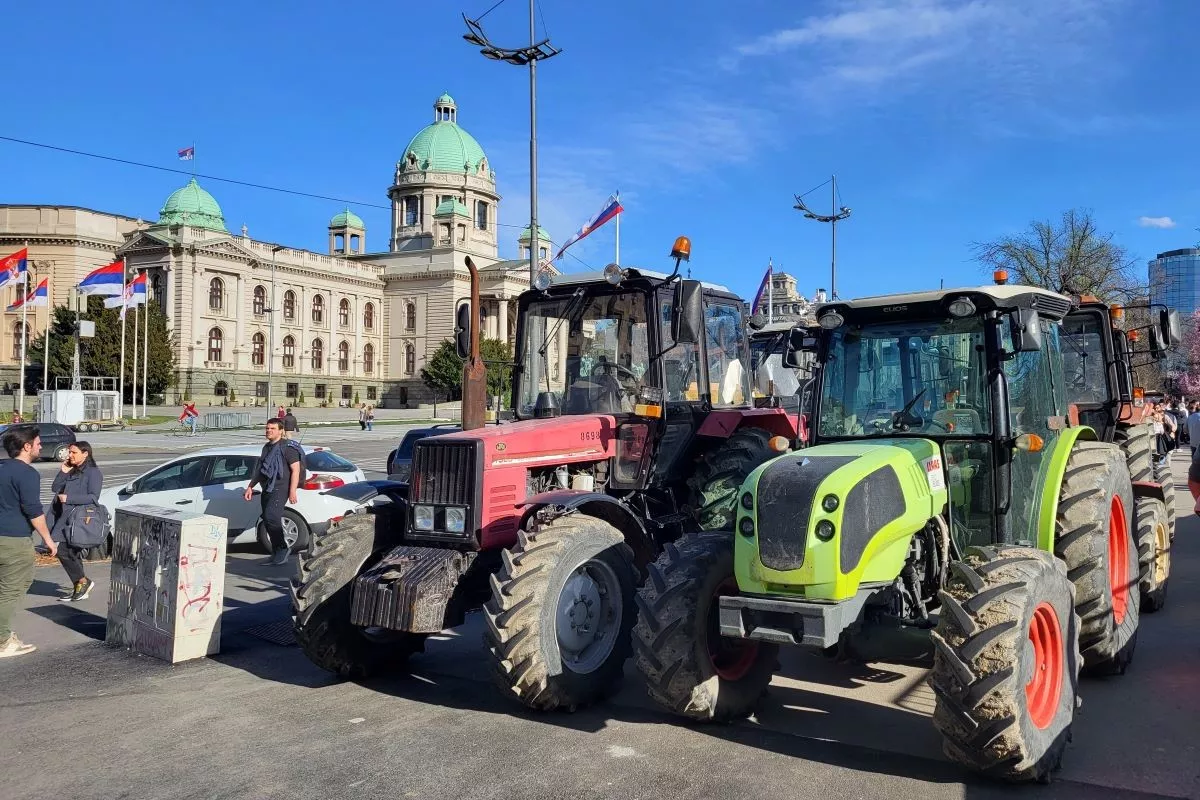 Traktori za 15. mart ispred Narodne skupštine
