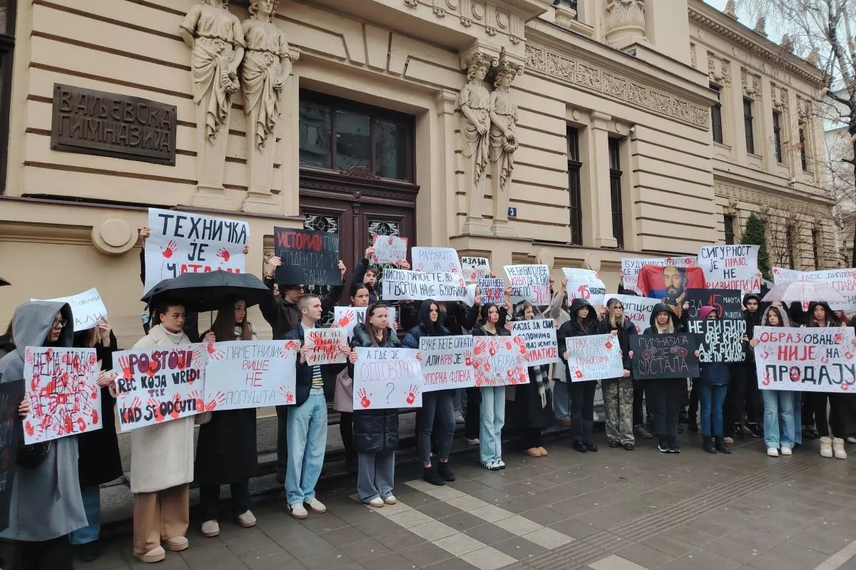 Protest srednjoškolaca ispred Gimnazije