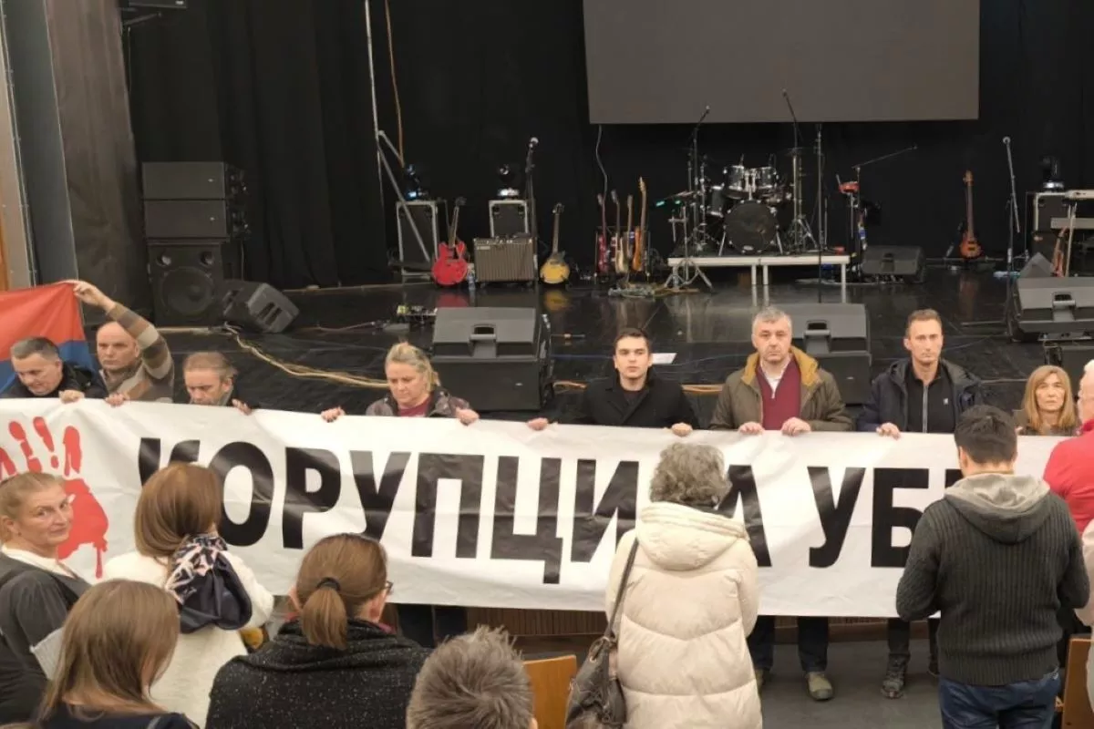 15 minuta tišine pred koncert Nevernih beba