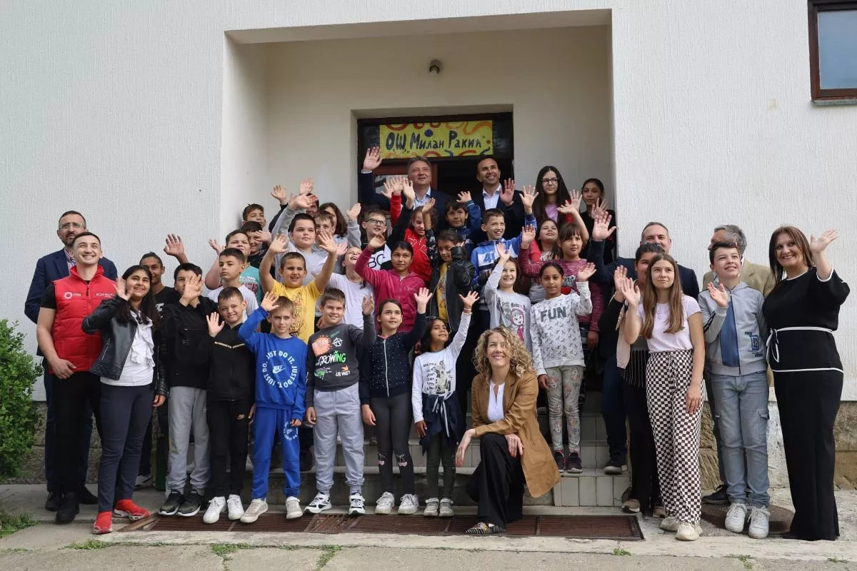 Ministar i predsednik optine u osnovnj školi