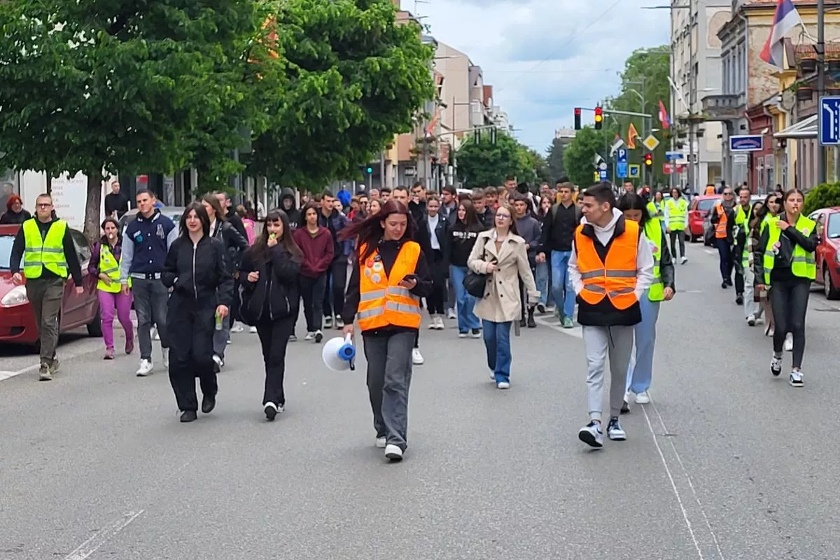 Učenici Medicinske - protestna šetnja