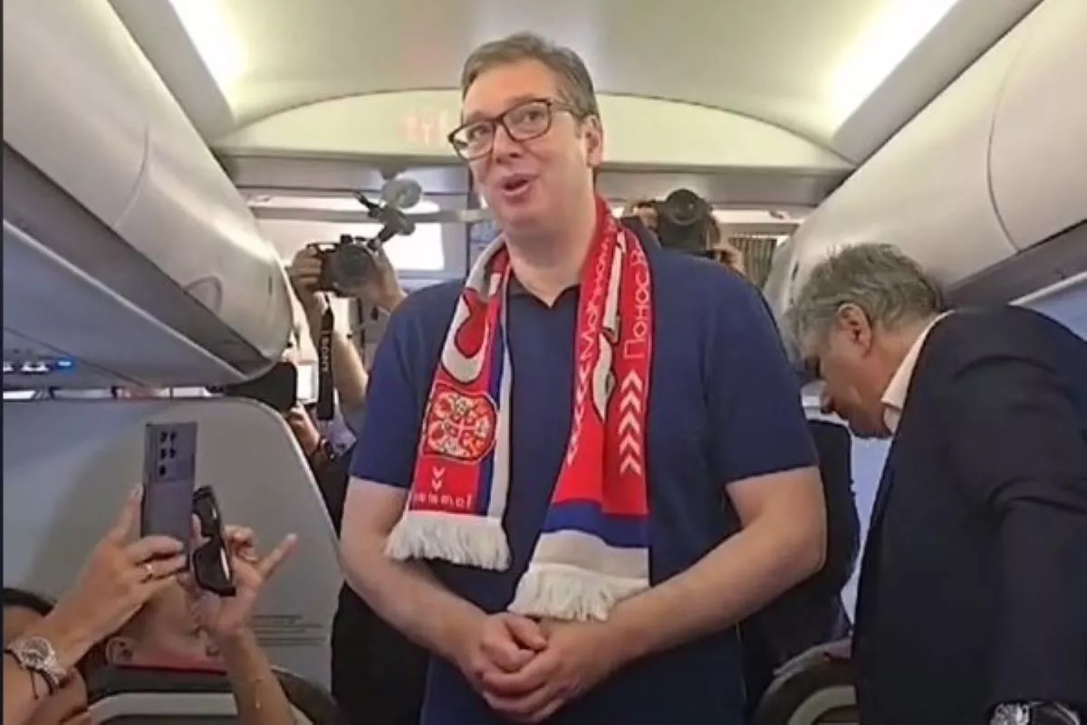 Vučić ispratio fudbalere