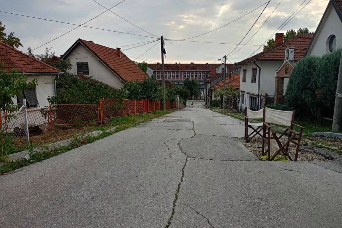 Stolice na Ulici Zeke Buljubaše