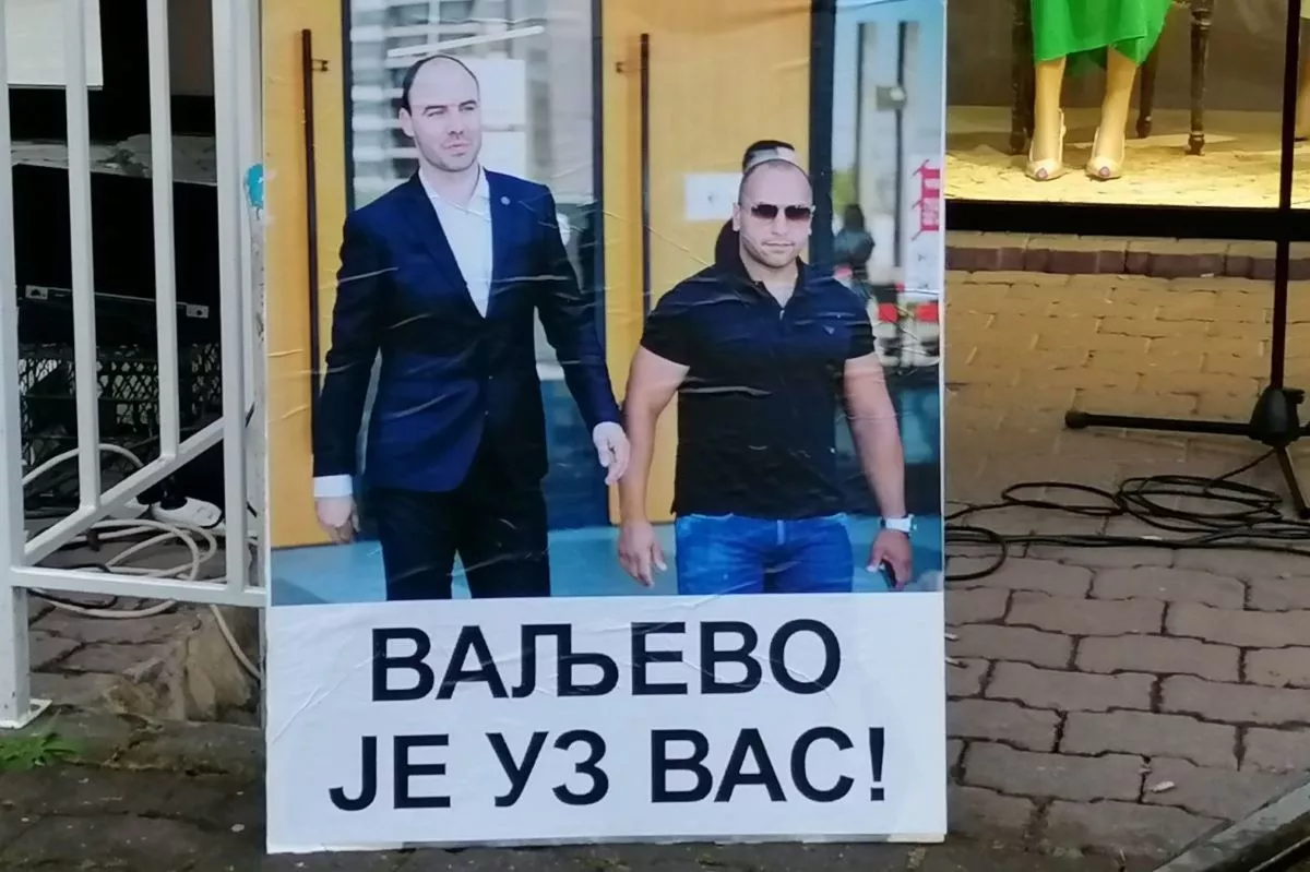 Transparent na protestu Valjevo protiv nasilja