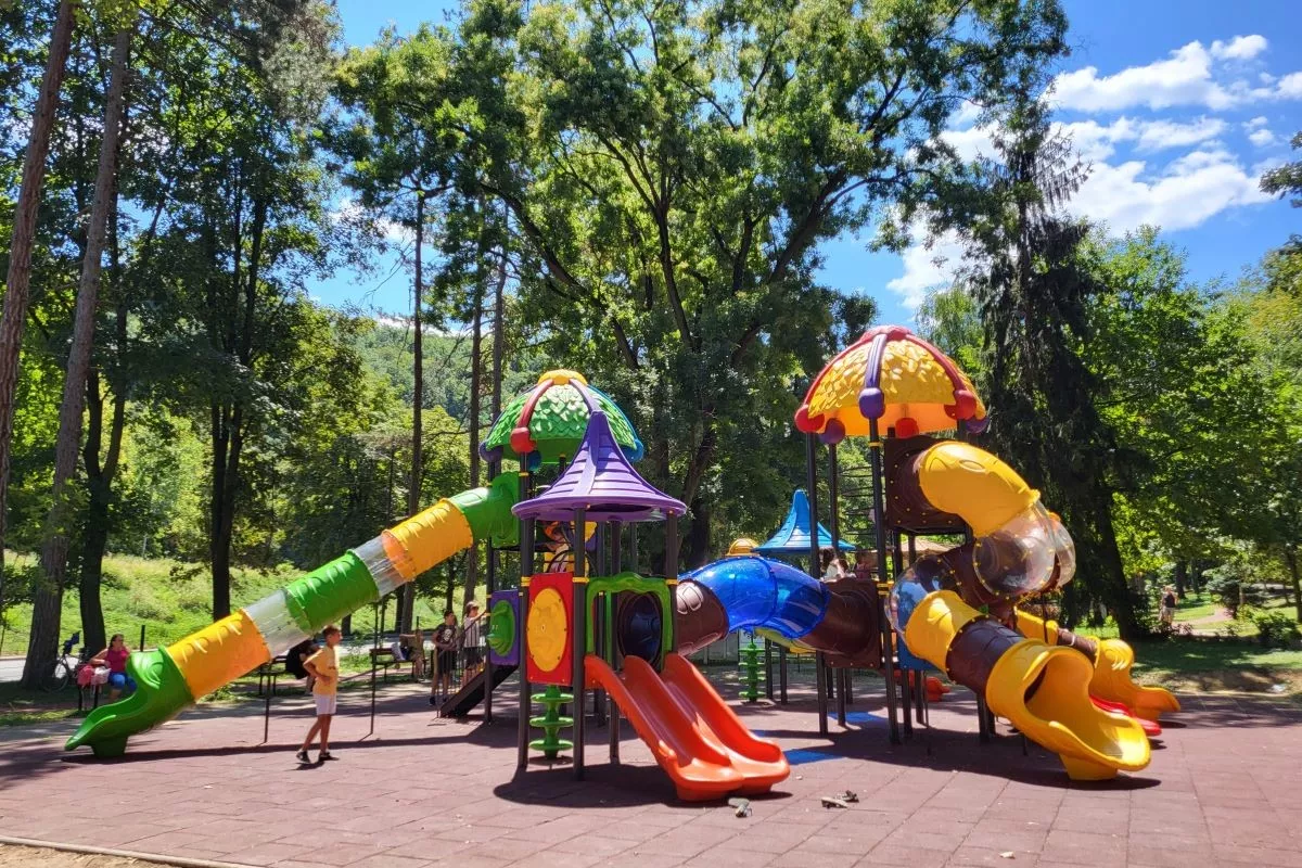 Dečje igralište na Pećini