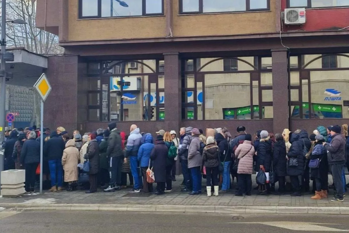 Red za vaučere ispred Pošte