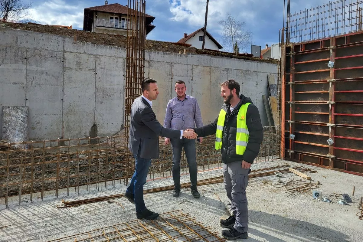 Janković obilazi radove na izgradnji tribina