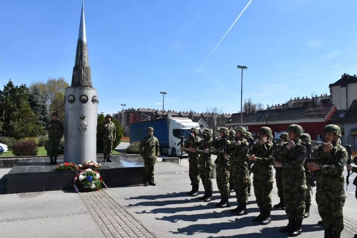 Polaganje venaca i cveća