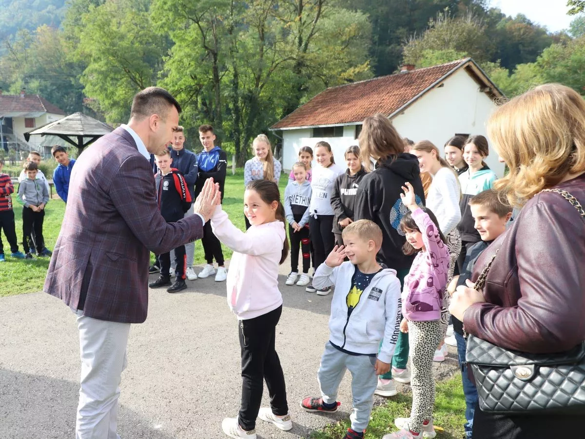 Boban Janković u poseti školi