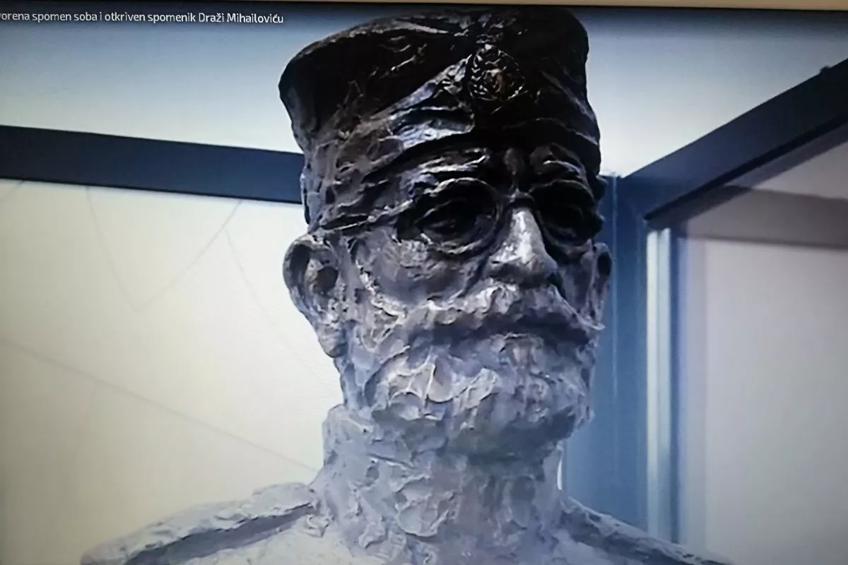 Spomenik Draži Mihailoviću