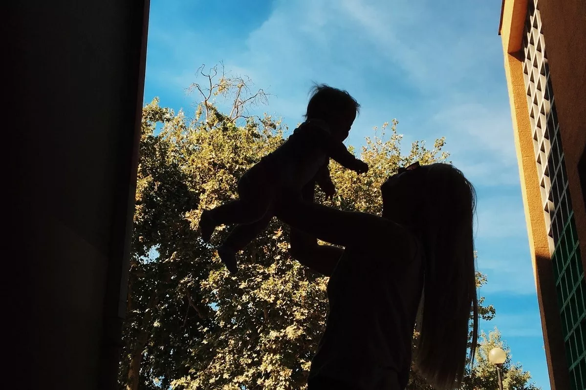 Majka i dete (ilustracija)