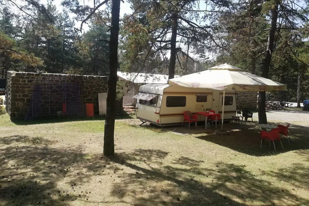 Kamp kućica u parku na gradskoj parceli