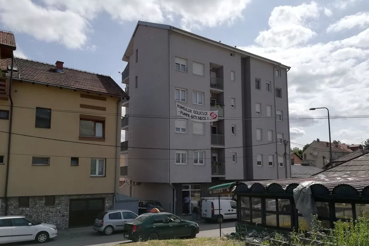 Komšije protiv pumpe