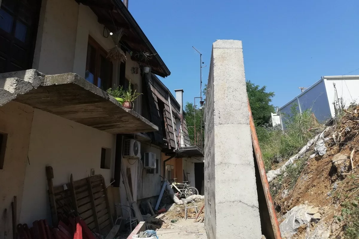 Podzida uz kuću