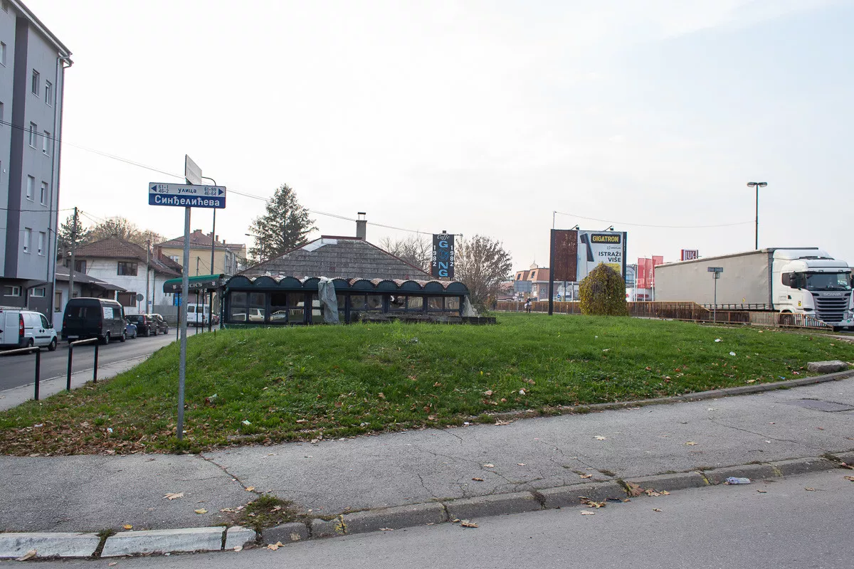 Raskrsnica ulica Vladike Nikolaja, Sinđelićeve i Železničke