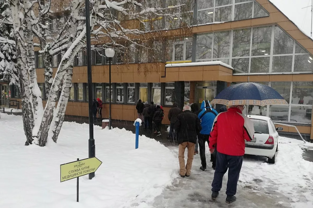 Ispred Doma zdravlja