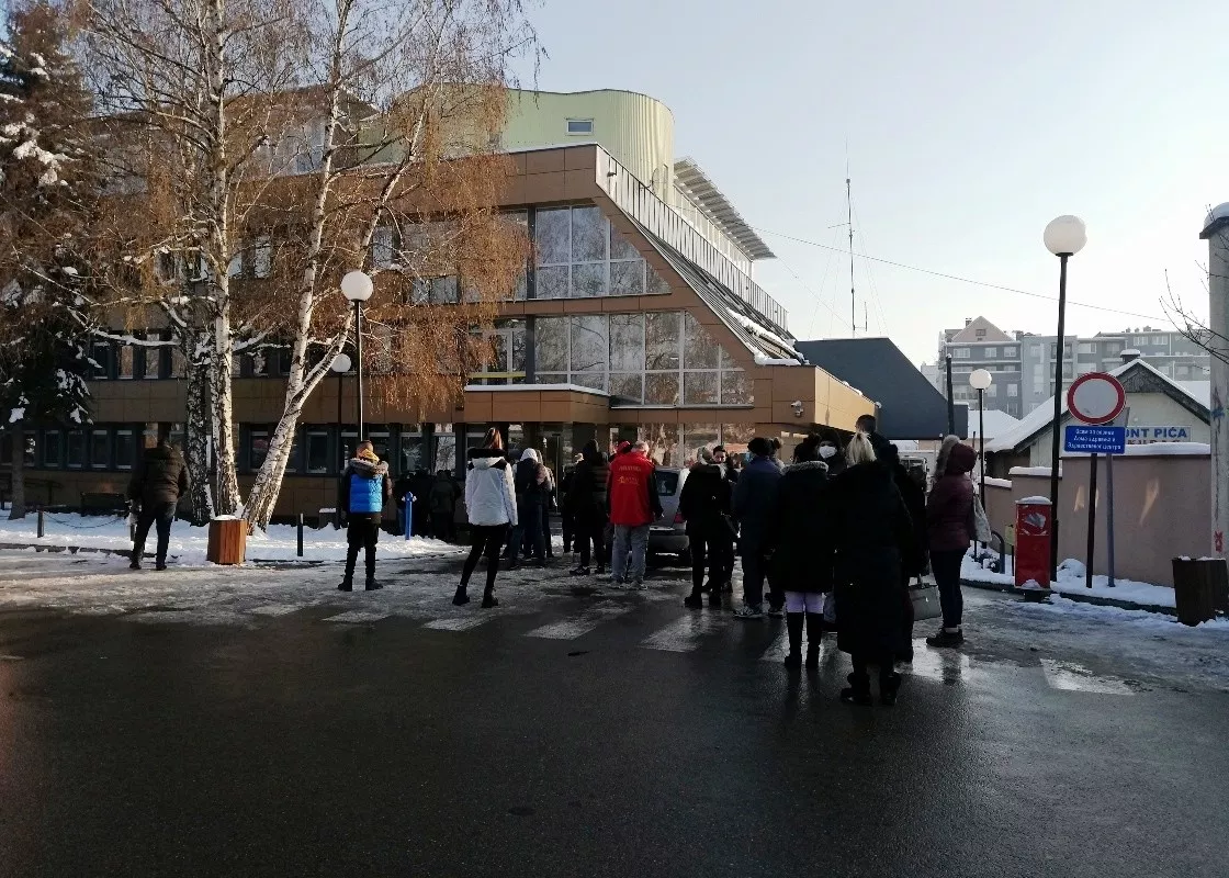 Red ispred Doma zdravlja