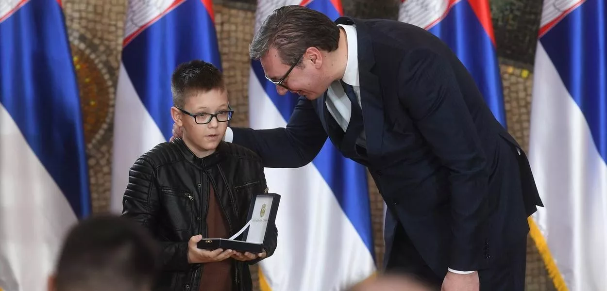 Vuk Milanović prima medalju