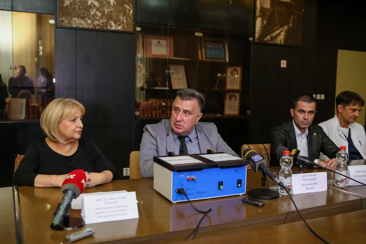 Slavica Đukić Dejanović uručila inkubator