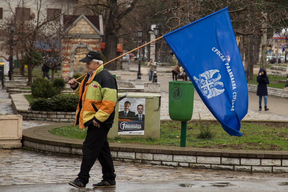 Predizborni skup SRS u Mionici (ilustracija)