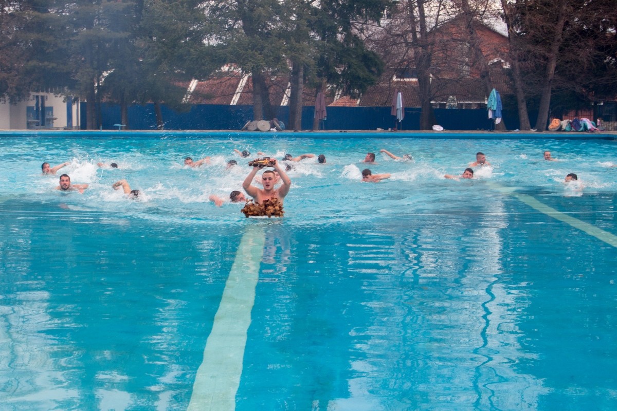 Plivanje za Časni krst u Vrujcima