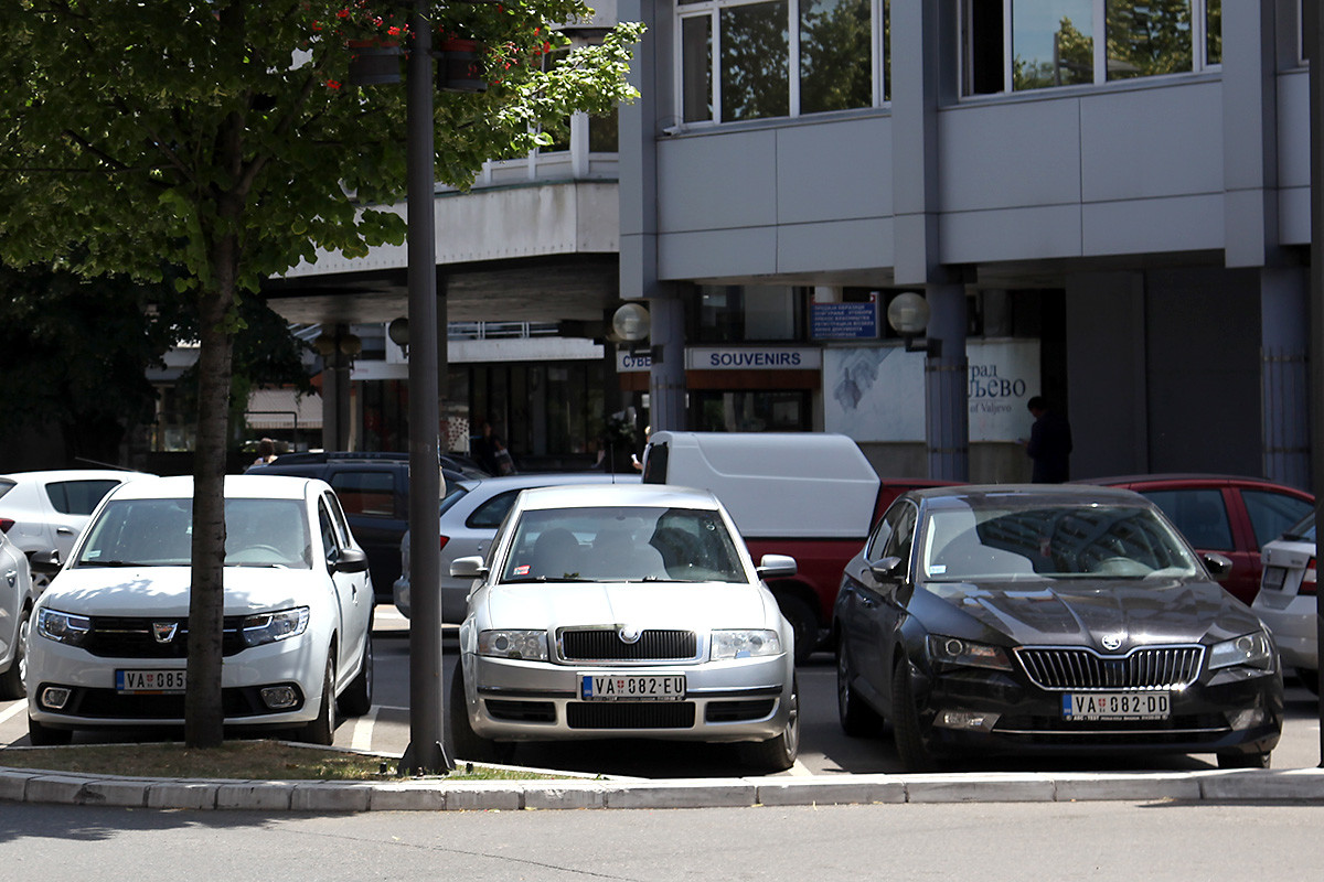 Vozila Grada (crna skoda superb)