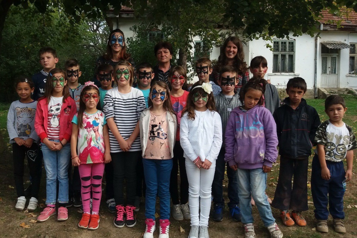 Učiteljice sa đacima