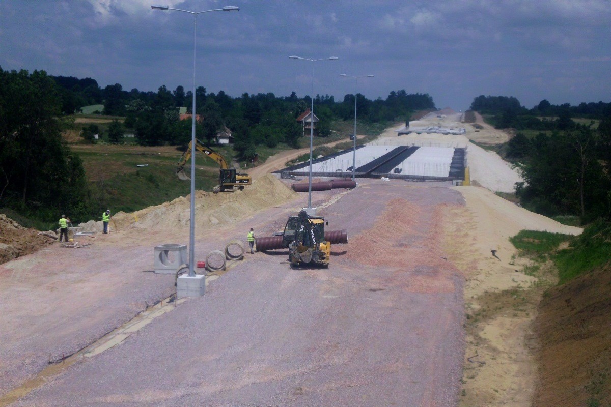 Radovi na delu autoputa Koridora 11 (ilustracija)