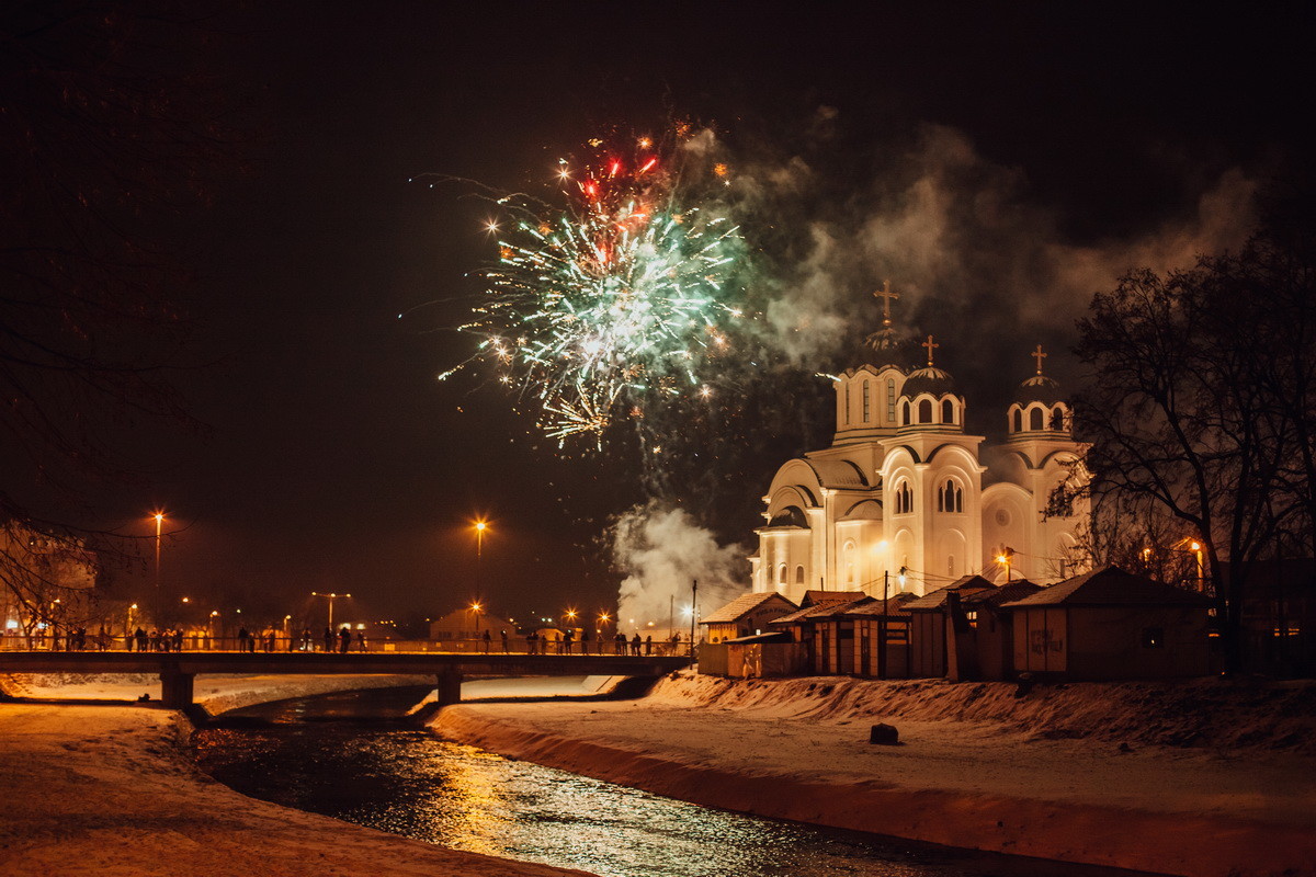 Vatromet u porti hrama Vaskrsenja Hristovog