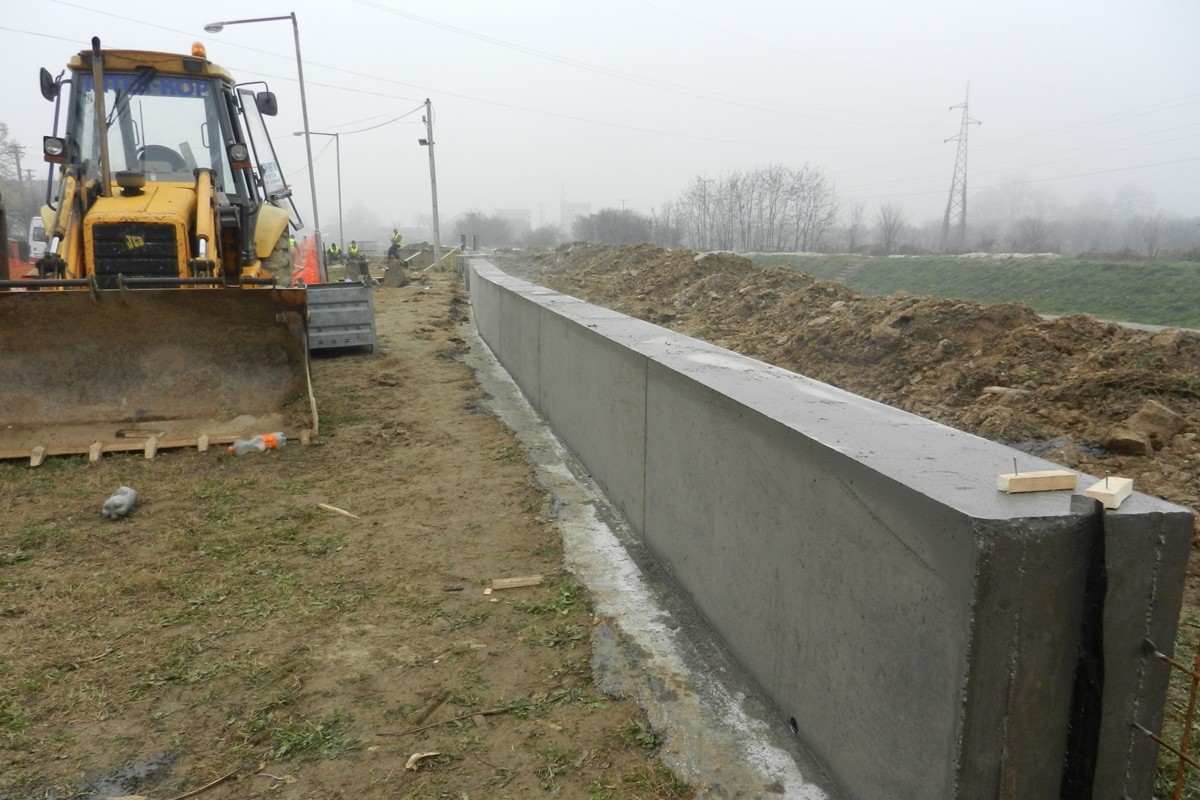 Odbrambeni zid na Ubači