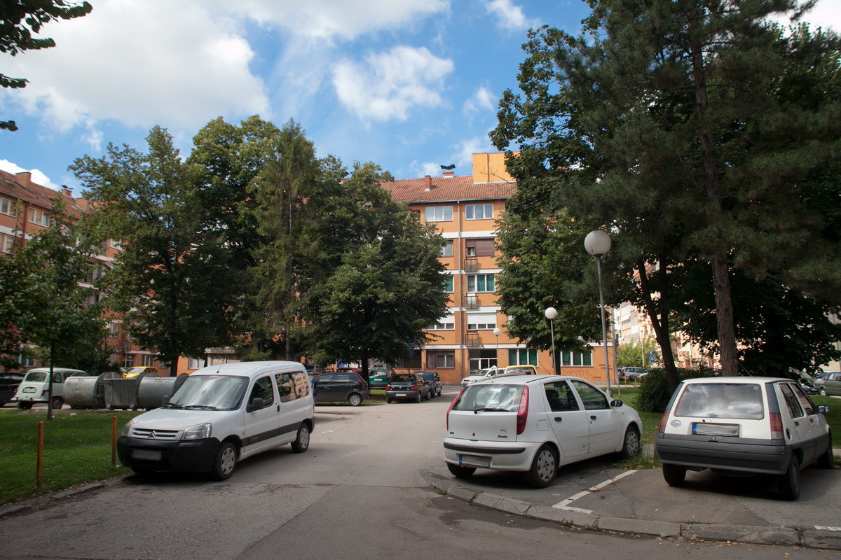 Parking iza "Limenke"