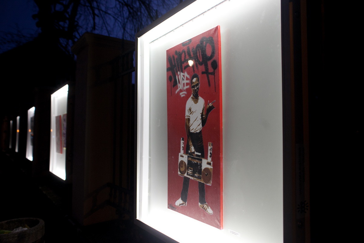 Izložba stensila u ogradnoj galeriji