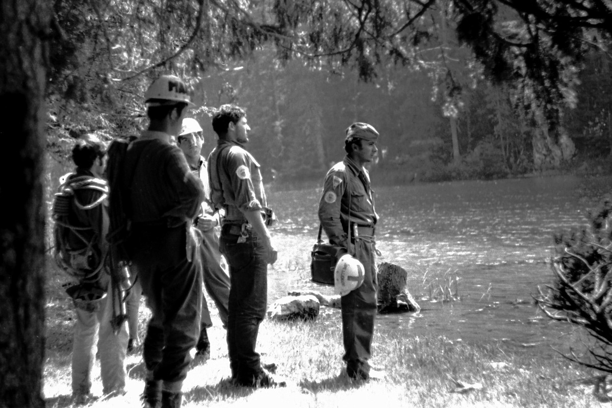 Kraj Zminjeg jezera na Durmitoru, jul '69. (Manda prvi s desna)