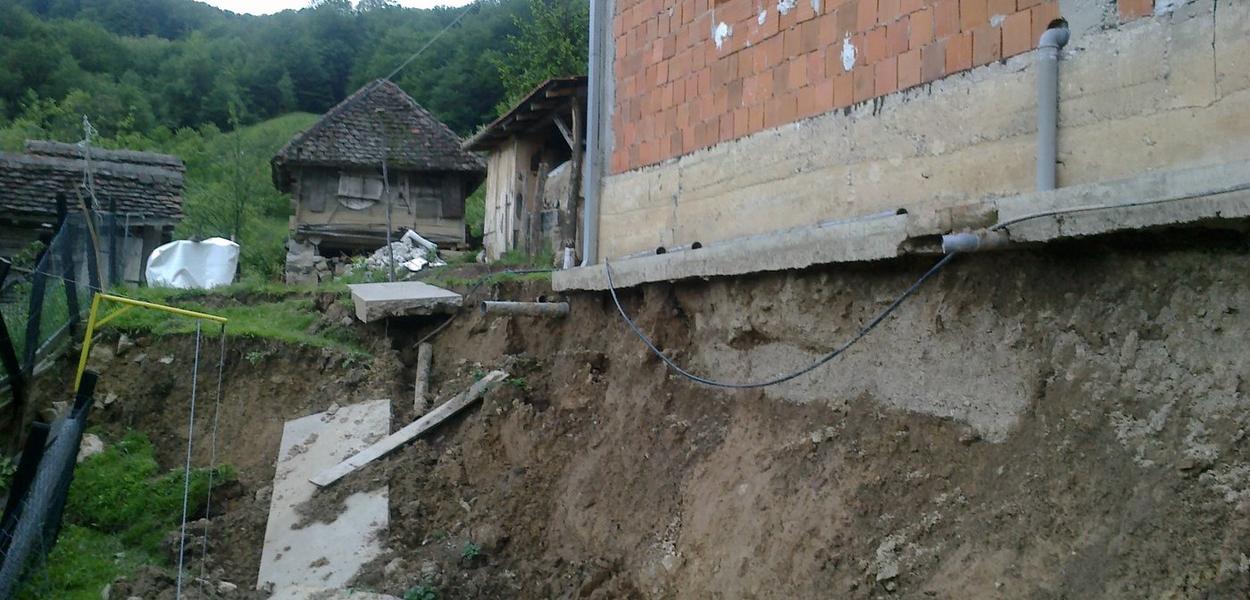 Oštećene kuća u Plavšića