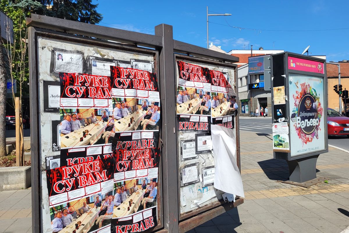 Plakat u centru Valjeva (Foto: Kolubarske.rs)