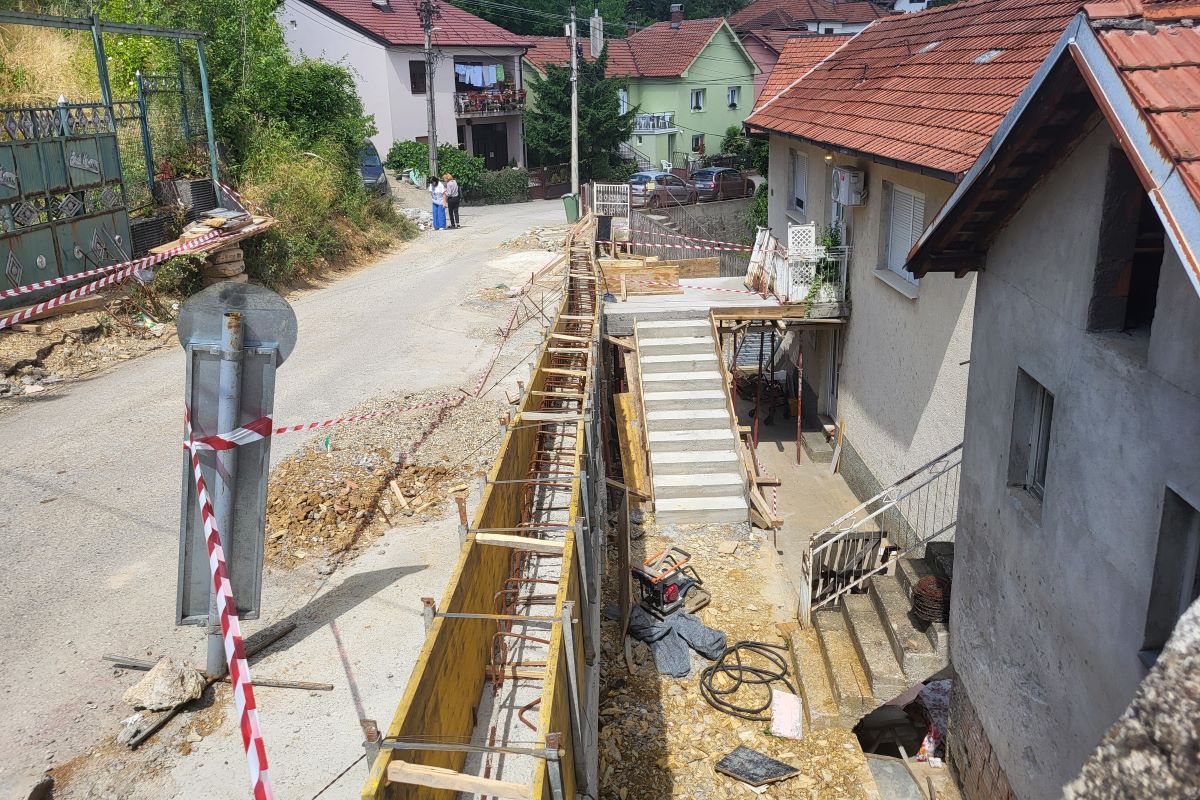 Radovi na podzidi - Zlatiborska 21 (Foto: Kolubarske.rs)