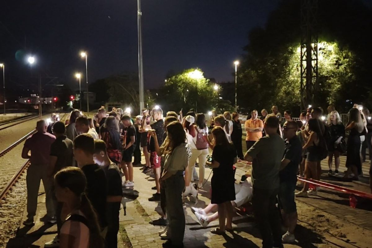 !6 minuta tišine na železničkoj stanici (Foto: Kolubarske.rs)