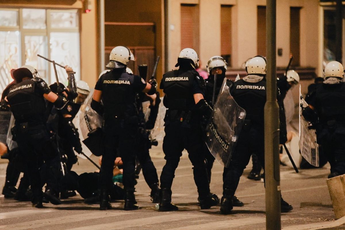 Brutalna intervencija policije (Foto: Đorđe Đoković)