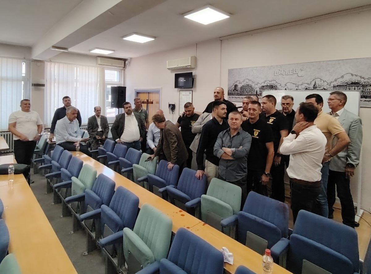 Sporna sednica Skupštine grada (Foto: Kolubarske.rs)