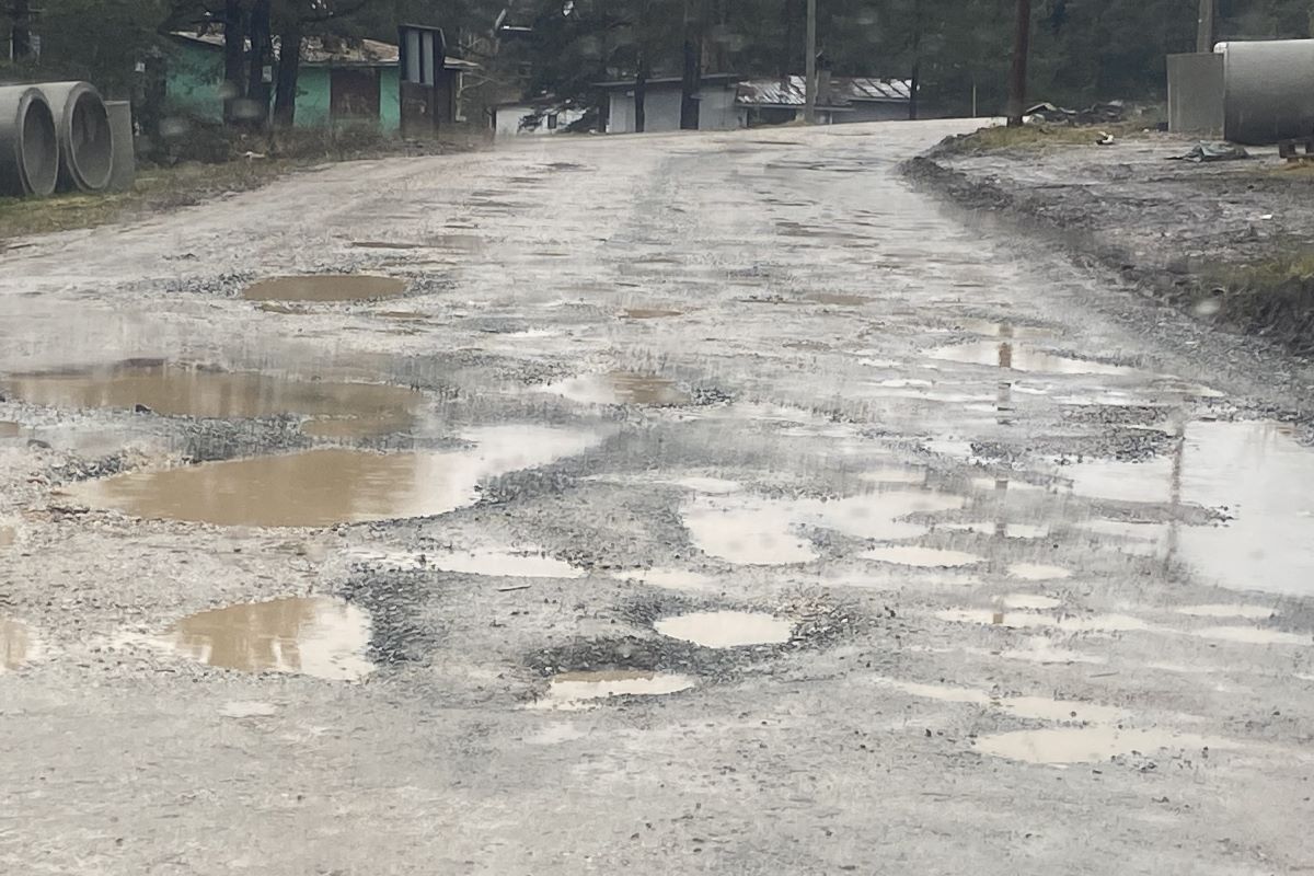 Rupe na ulici (Divčibare)