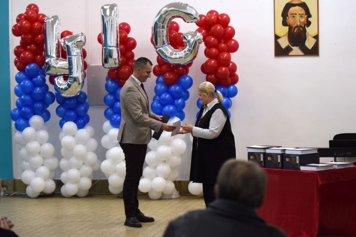 Milomir Starčević uručio nagradu Greti Vujaković