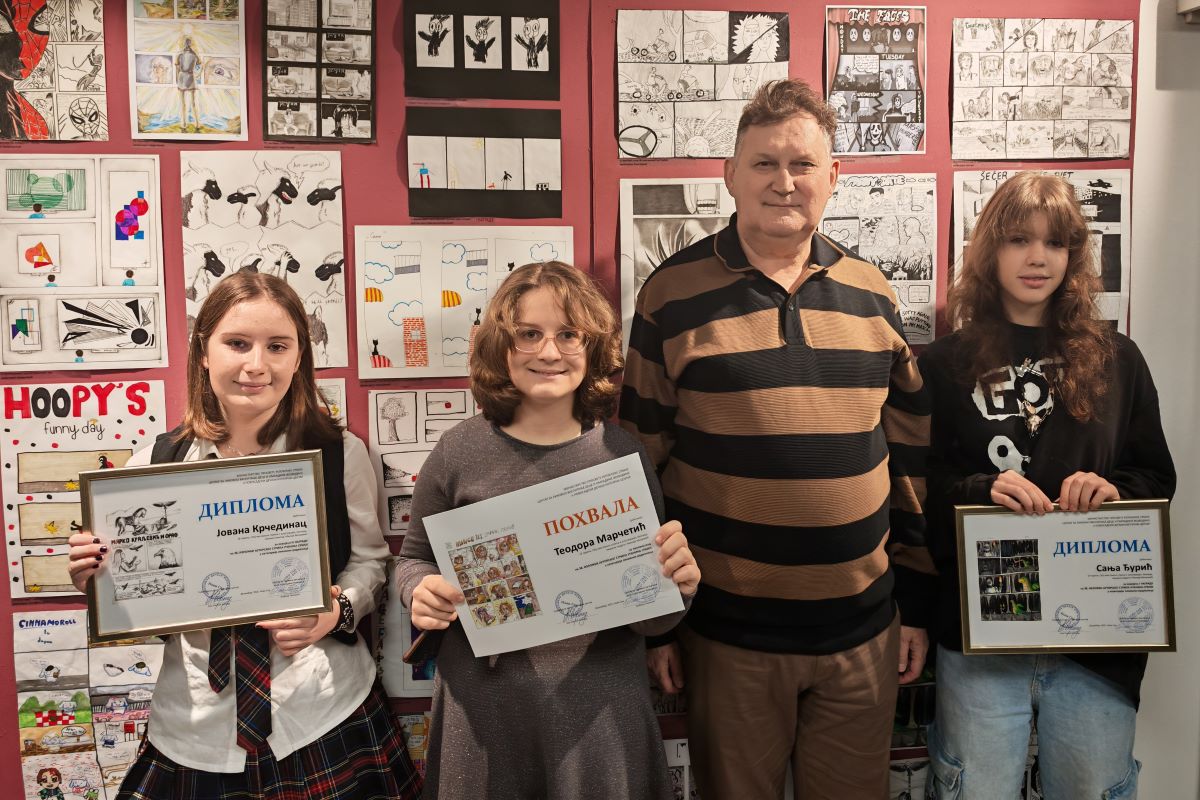 Nagrađene učenice i nastavnik Miloje Mitrović