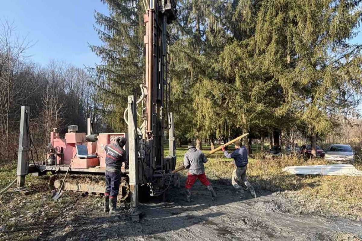 Kopanje bunara (Foto: www.vodovodva.co.rs)