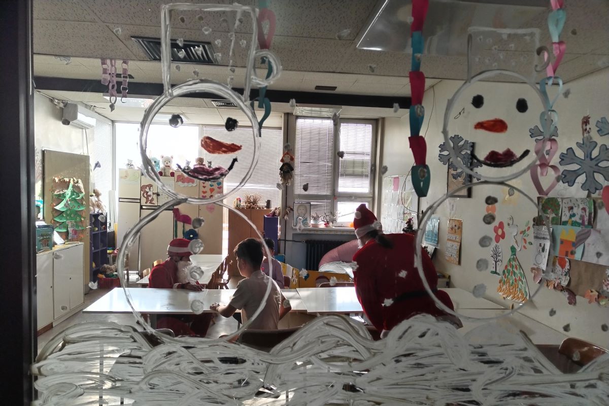 Deda Mraz sa malim pacijentima