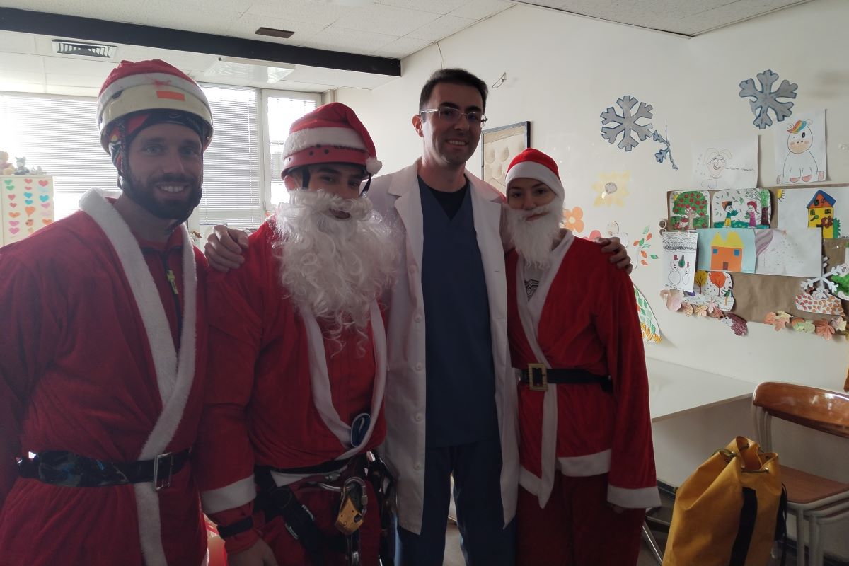 Deda Mrazovi i direktor