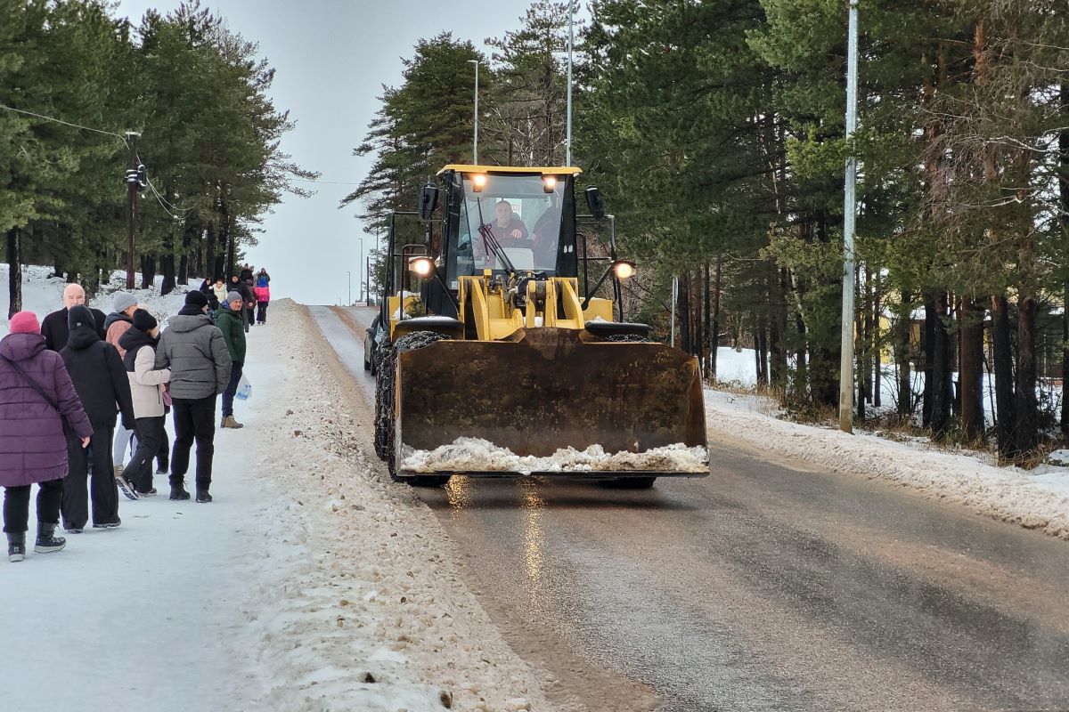 Divčibare - čišćenje snega (Foto: Kolubarske.rs)