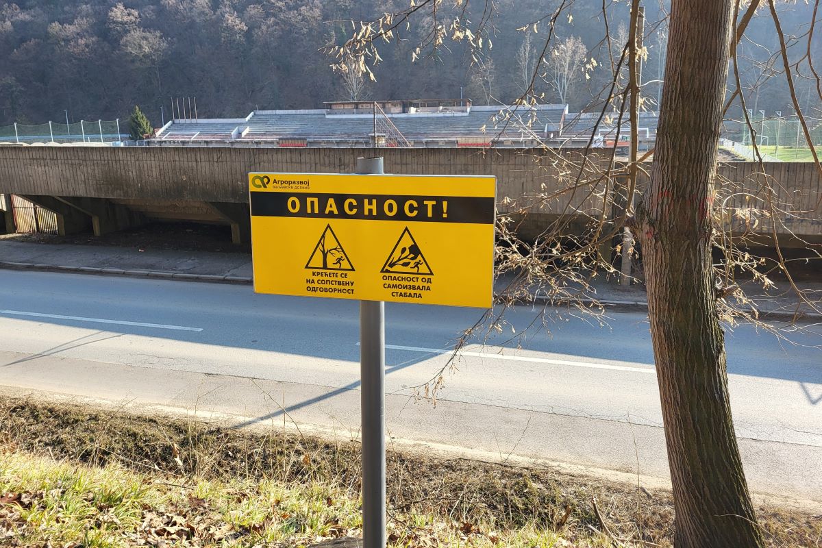 Table u Parku Pećina