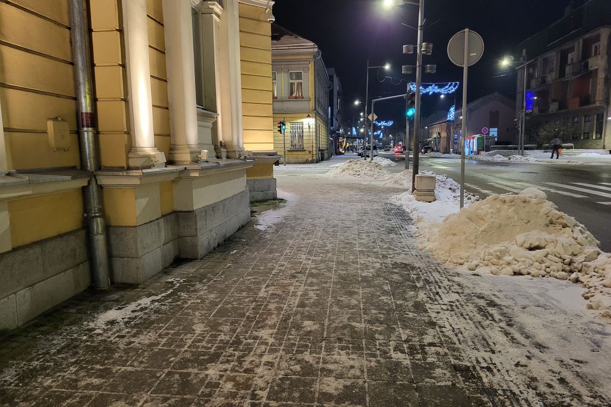 Trotoar ispred Višeg suda